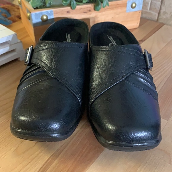 Easy Street Comfort Wave Black Mule Shoes - Picture 4 of 9